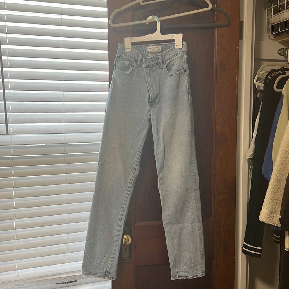 Abercrombie 90s Straight Ultra High Rise curve love